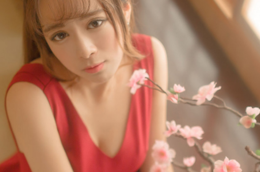 上海ktv唱歌陪唱一个姑娘500贵吗(一个姑娘陪唱上海KTV，价格如何？)